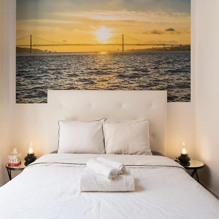 Beautiful 3-Story House In Chiado With A 40M² Private Terrace Apartman Lisboa Kültér fotó