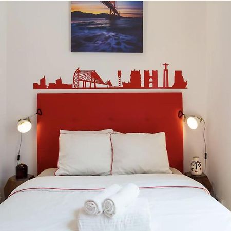 Beautiful 3-Story House In Chiado With A 40M² Private Terrace Apartman Lisboa Kültér fotó