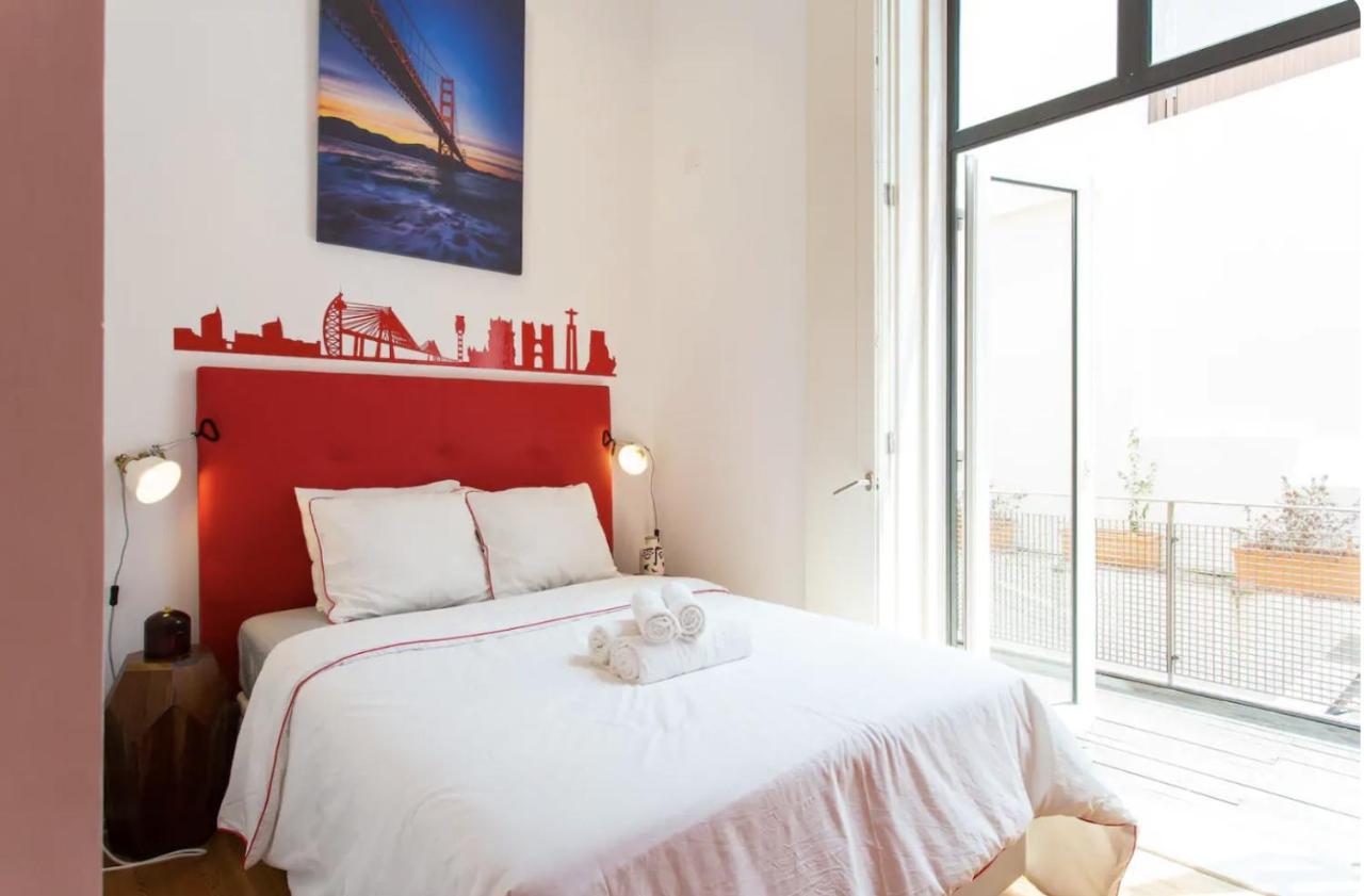 Beautiful 3-Story House In Chiado With A 40M² Private Terrace Apartman Lisboa Kültér fotó