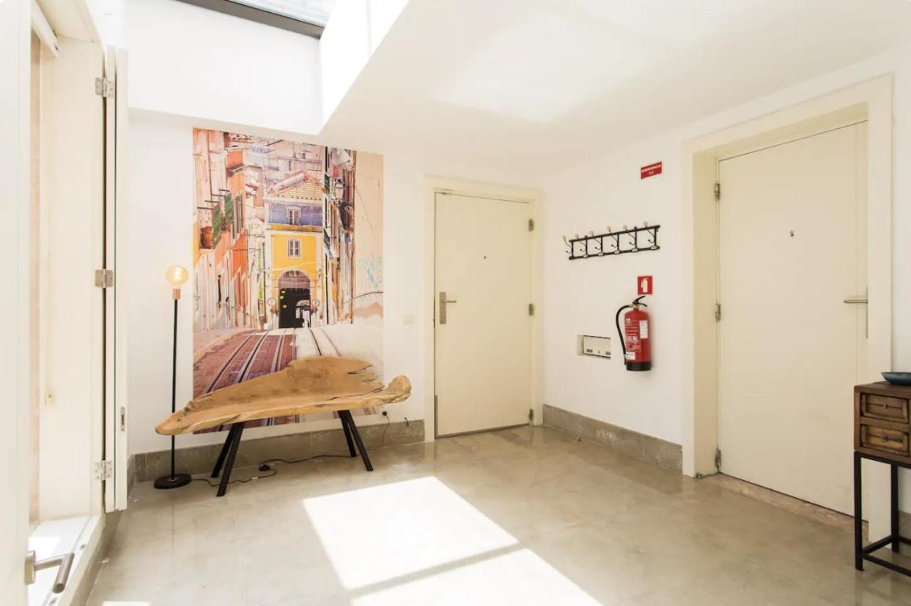 Beautiful 3-Story House In Chiado With A 40M² Private Terrace Apartman Lisboa Kültér fotó