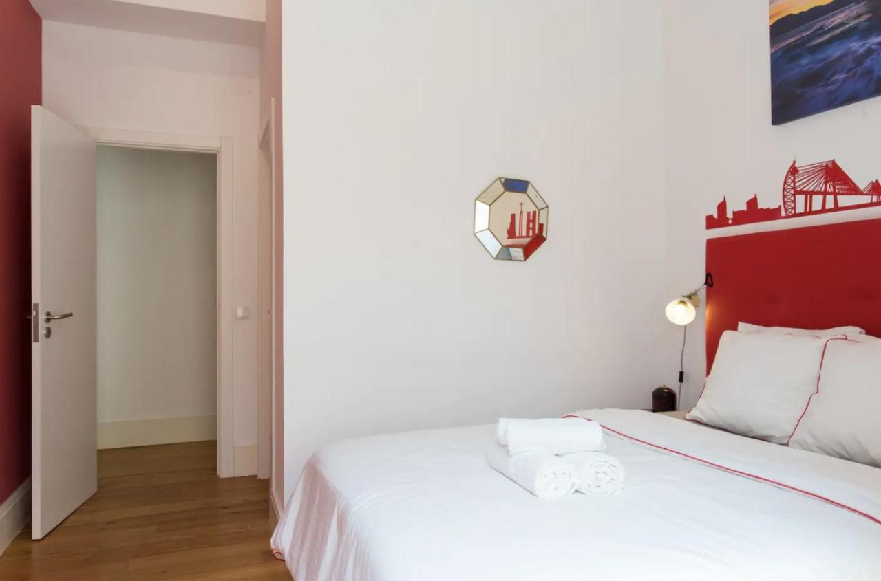 Beautiful 3-Story House In Chiado With A 40M² Private Terrace Apartman Lisboa Kültér fotó