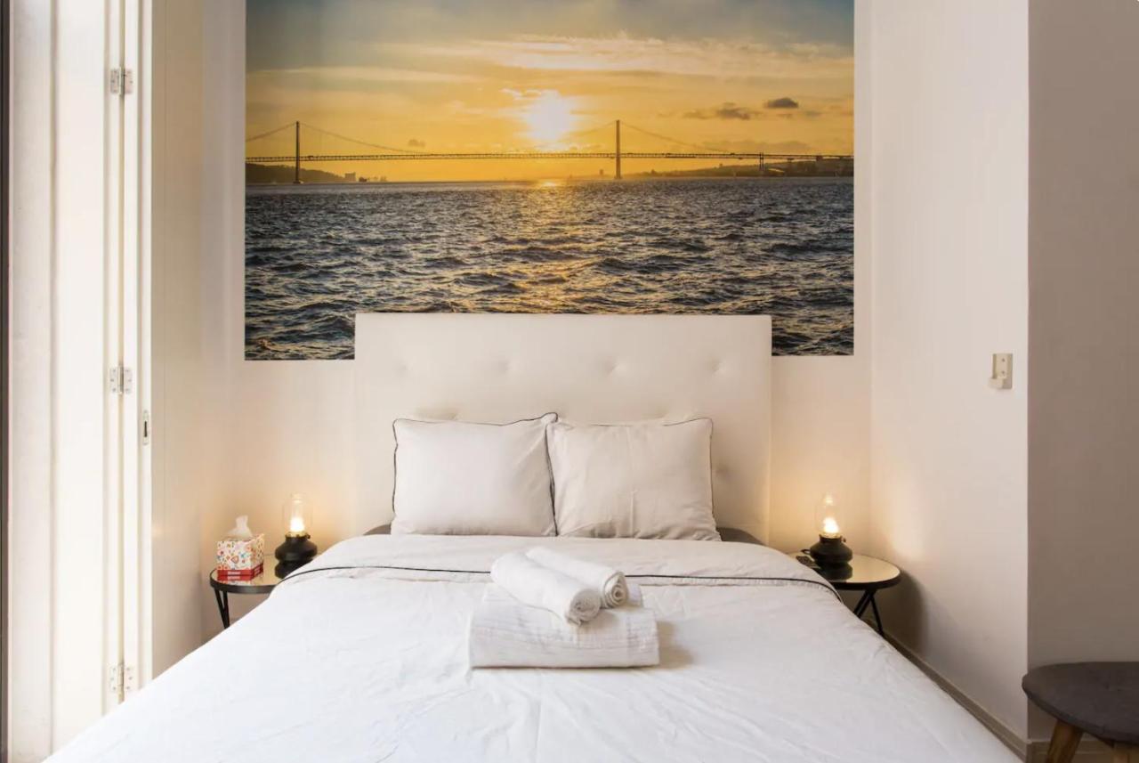 Beautiful 3-Story House In Chiado With A 40M² Private Terrace Apartman Lisboa Kültér fotó