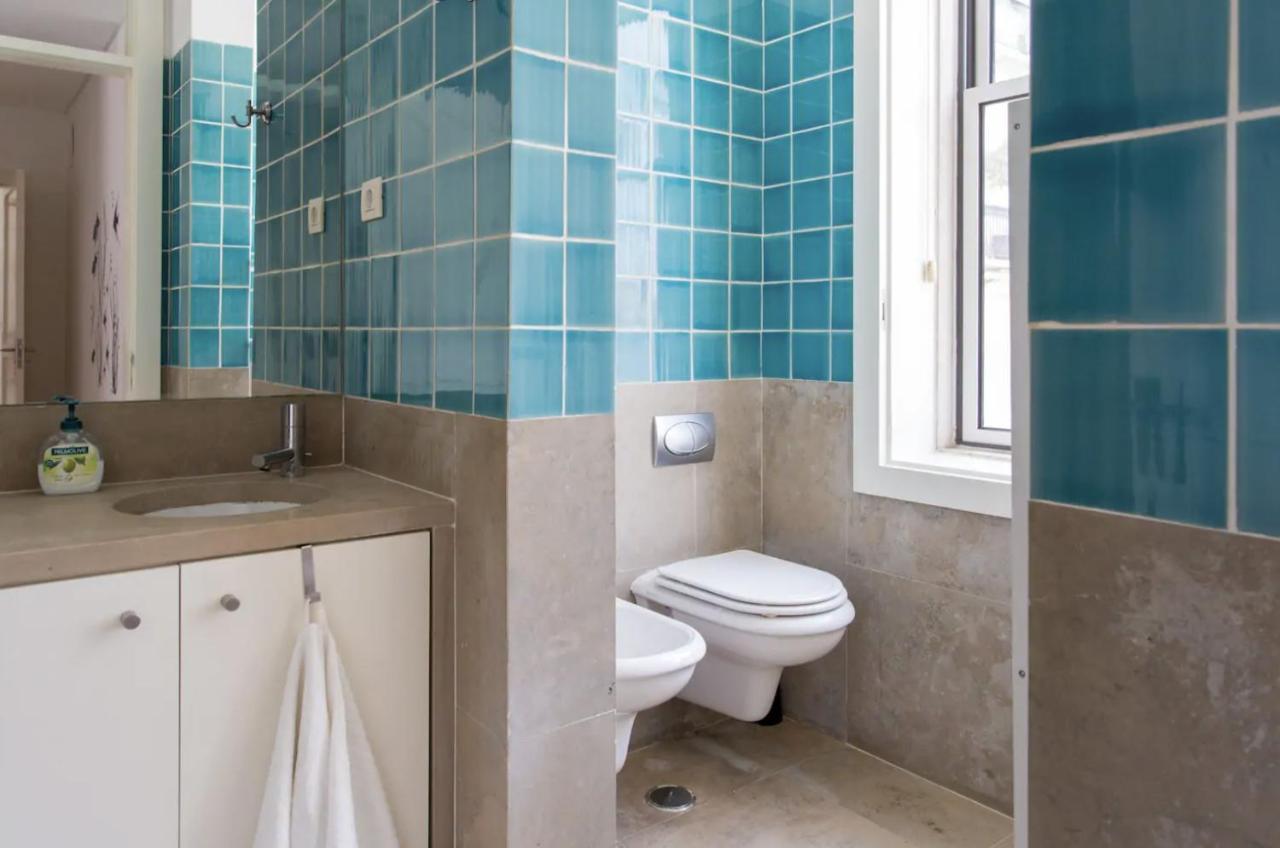 Beautiful 3-Story House In Chiado With A 40M² Private Terrace Apartman Lisboa Kültér fotó