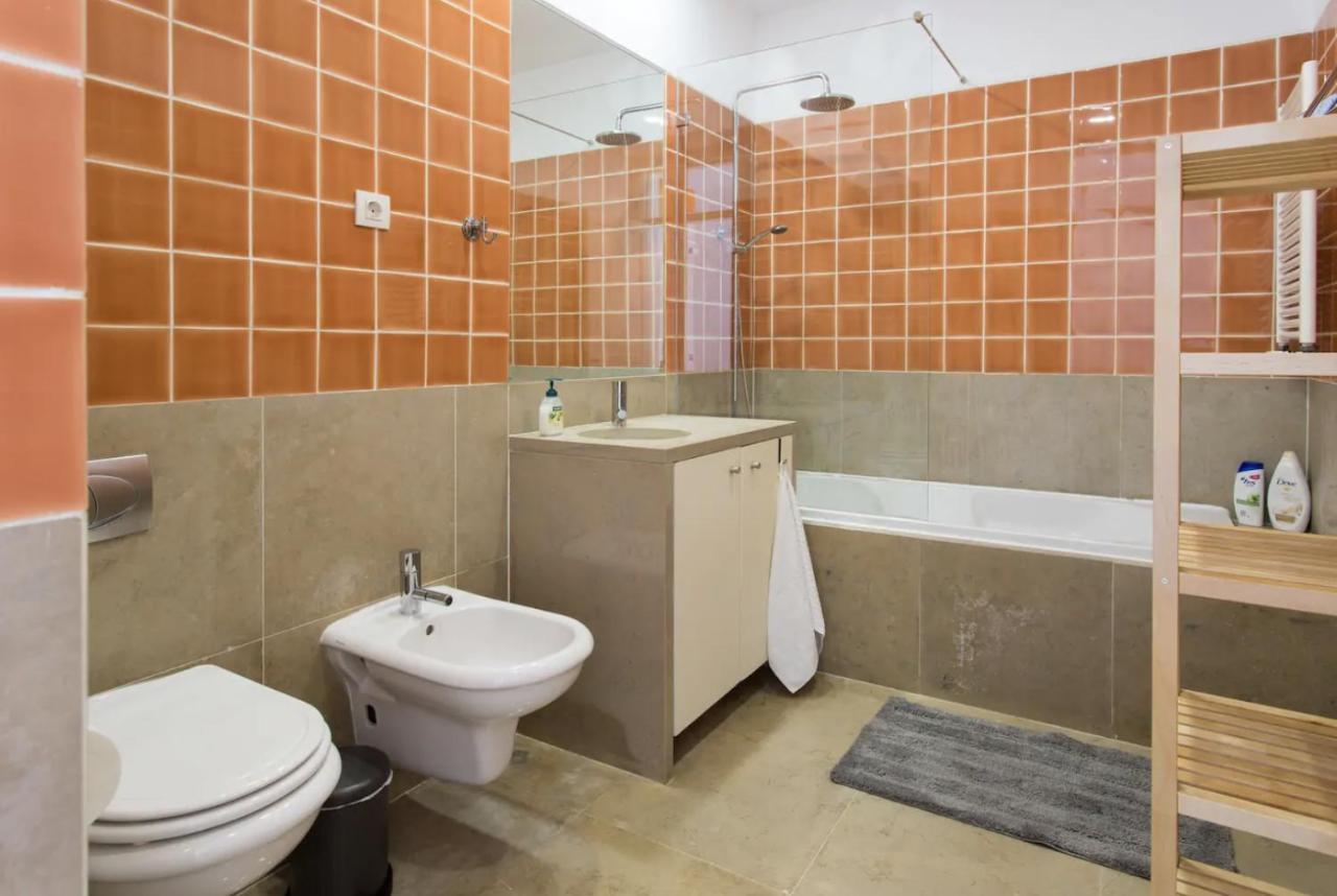 Beautiful 3-Story House In Chiado With A 40M² Private Terrace Apartman Lisboa Kültér fotó