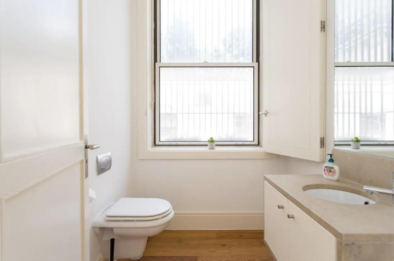 Beautiful 3-Story House In Chiado With A 40M² Private Terrace Apartman Lisboa Kültér fotó