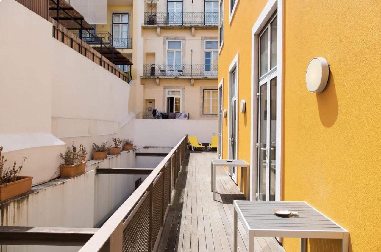 Beautiful 3-Story House In Chiado With A 40M² Private Terrace Apartman Lisboa Kültér fotó