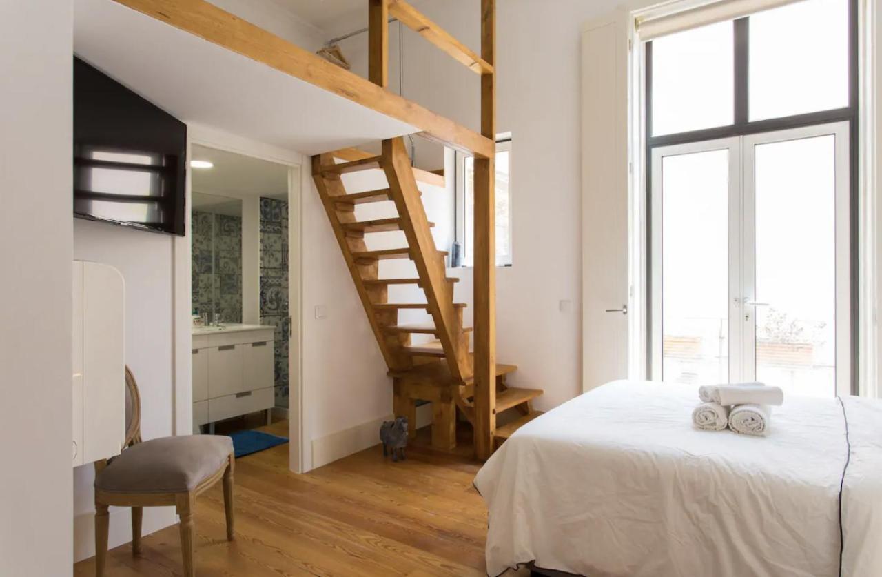 Beautiful 3-Story House In Chiado With A 40M² Private Terrace Apartman Lisboa Kültér fotó