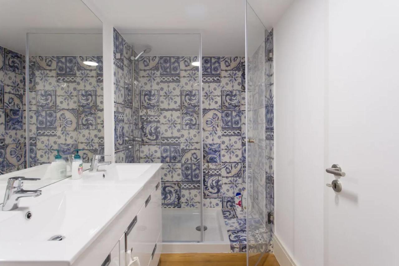 Beautiful 3-Story House In Chiado With A 40M² Private Terrace Apartman Lisboa Kültér fotó