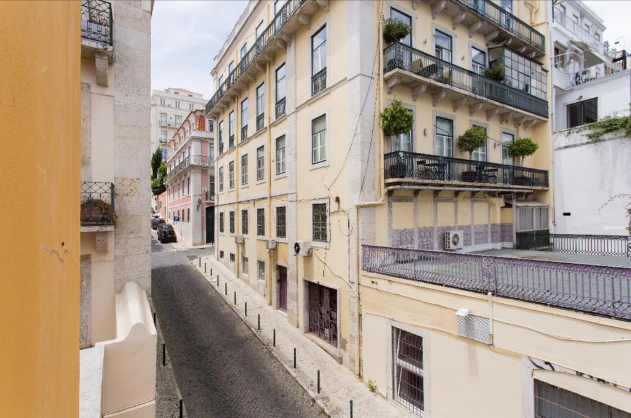 Beautiful 3-Story House In Chiado With A 40M² Private Terrace Apartman Lisboa Kültér fotó